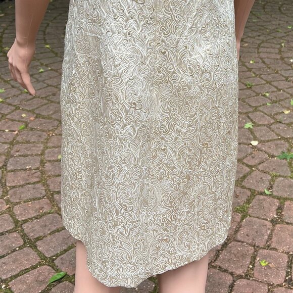 Maggy London Metallic Gold Dress w/ Distinctive Neckline & Raised Pattern size 6 - Picture 4 of 6